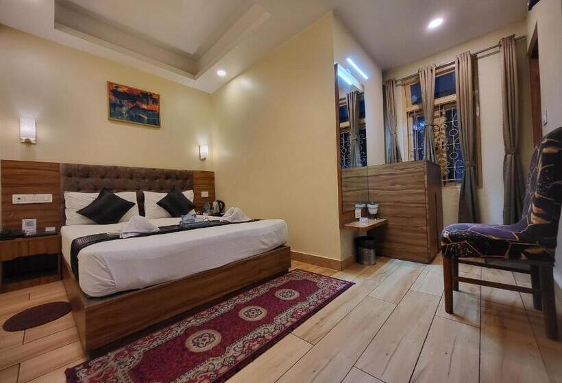 스탠다드 룸, The Revett