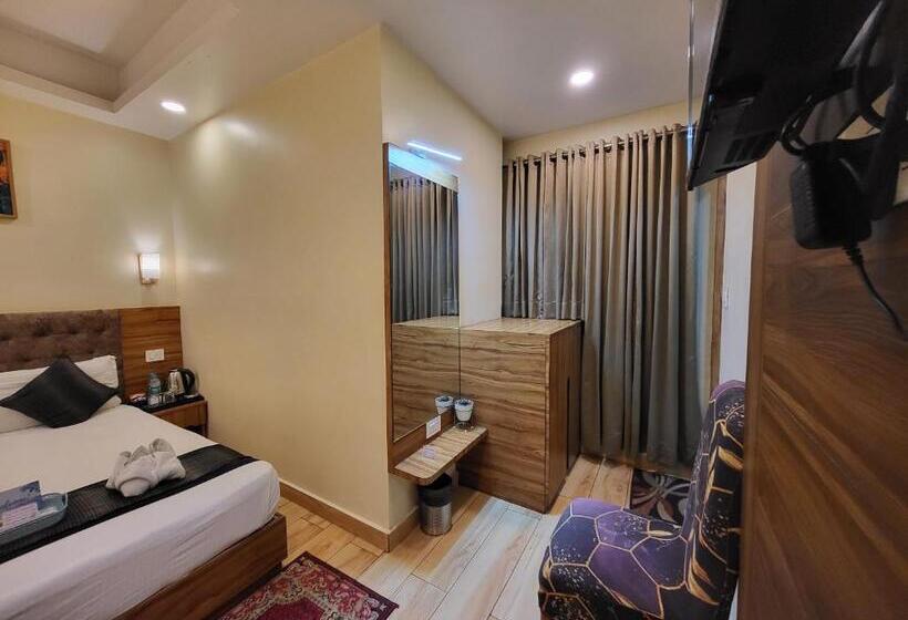 스탠다드 룸, The Revett