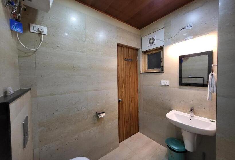 스탠다드 룸, The Revett