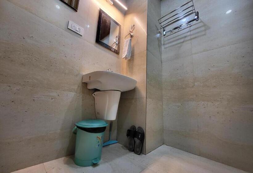 스탠다드 룸, The Revett