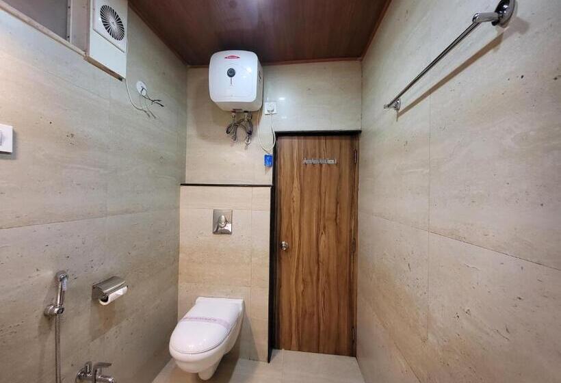 디럭스 룸, The Revett