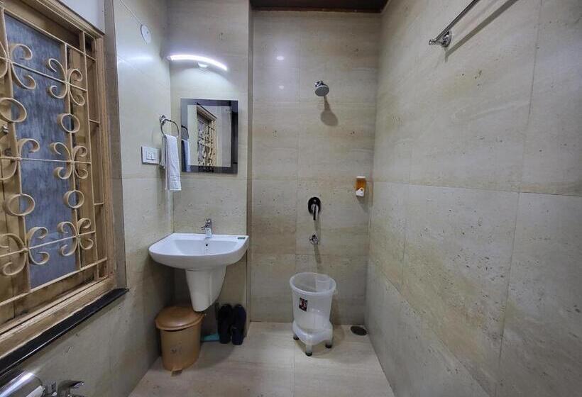 스탠다드 룸 킹사이즈 침대, The Revett