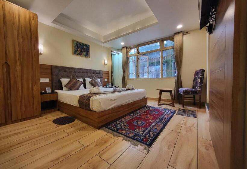 스탠다드 룸 킹사이즈 침대, The Revett