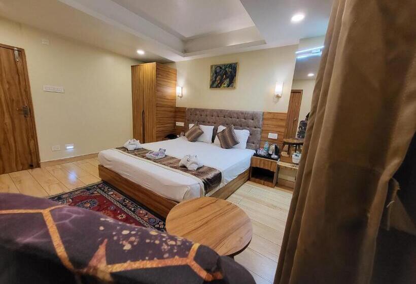 스탠다드 룸 킹사이즈 침대, The Revett