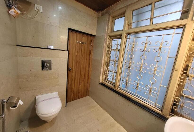 테라스 스위트, The Revett