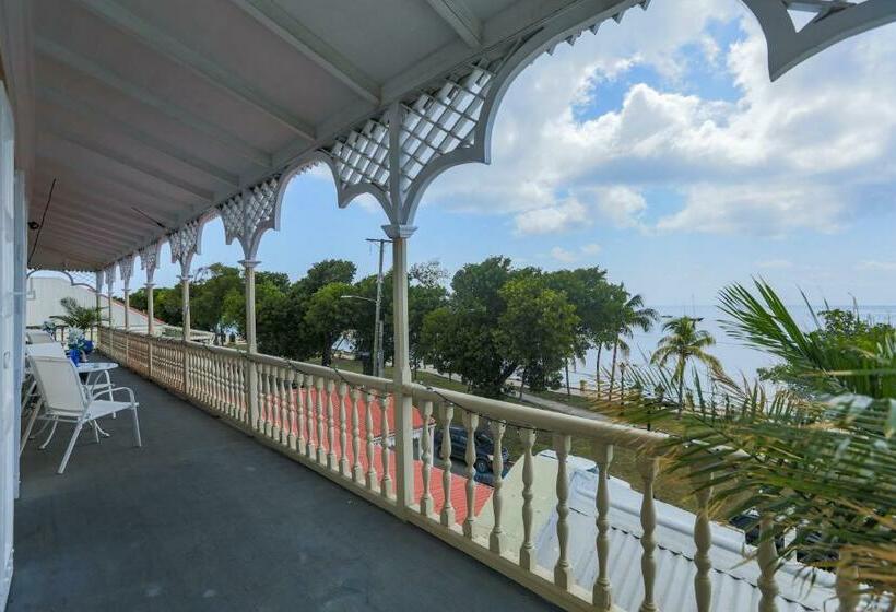 استودیوی استاندارد با چشمانداز دریا, Victoria House