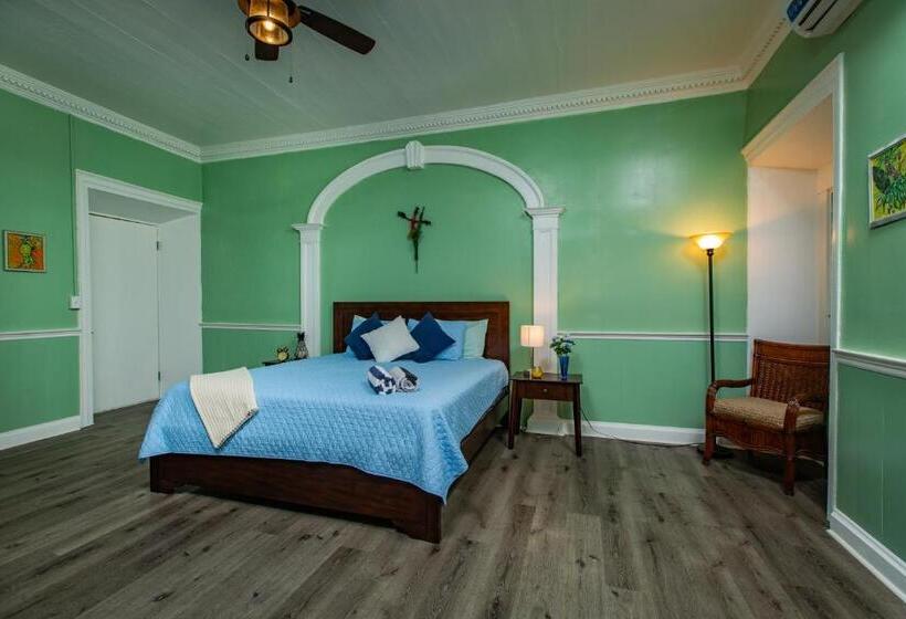 استودیو استاندارد با چشمانداز باغ, Victoria House