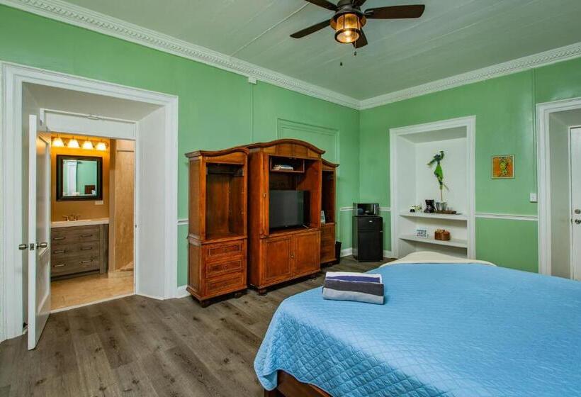 استودیو استاندارد با چشمانداز باغ, Victoria House