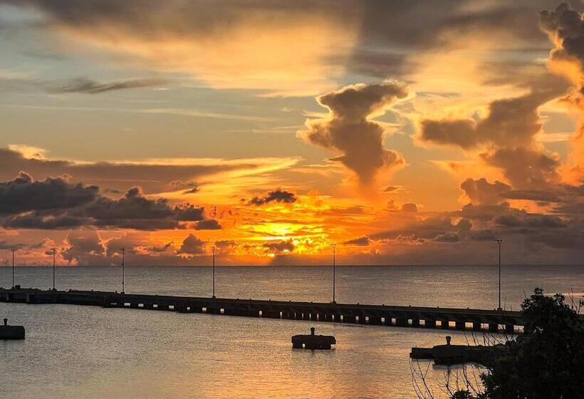 Deluxe Suite Sea View, Victoria House