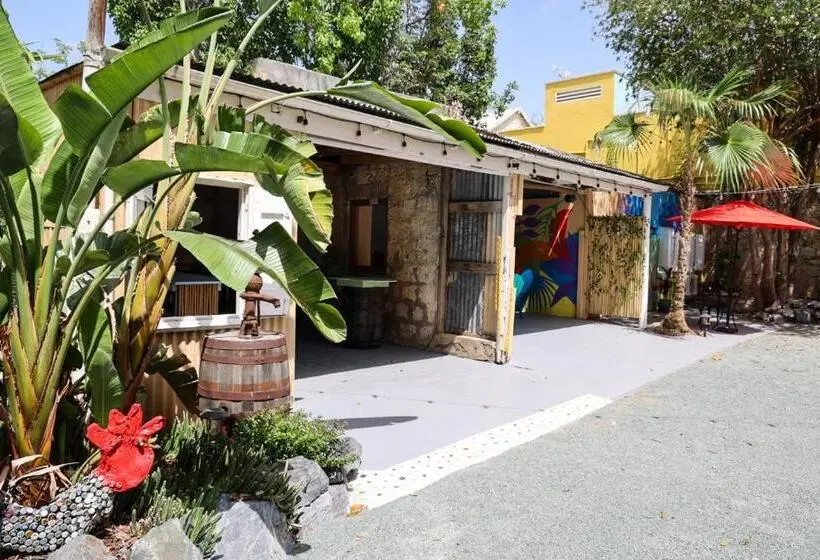 استودیوی لوکس, Victoria House