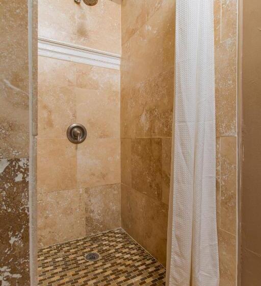 استودیوی استاندارد با چشمانداز دریا, Victoria House