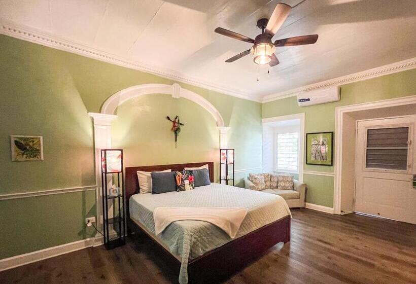 استودیو استاندارد با چشمانداز باغ, Victoria House