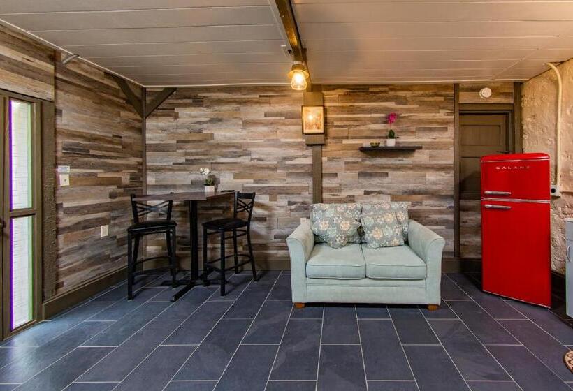 سوئیت جونیور با چشمانداز باغ, Victoria House