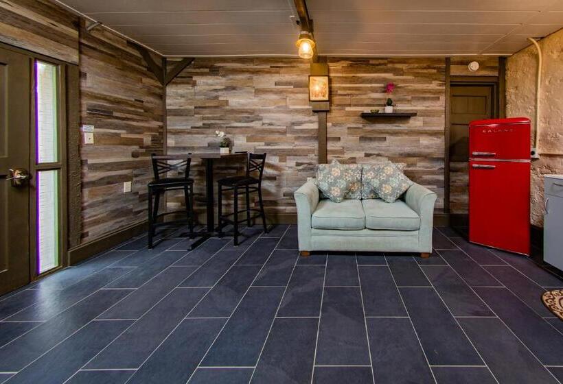 سوئیت جونیور با چشمانداز باغ, Victoria House