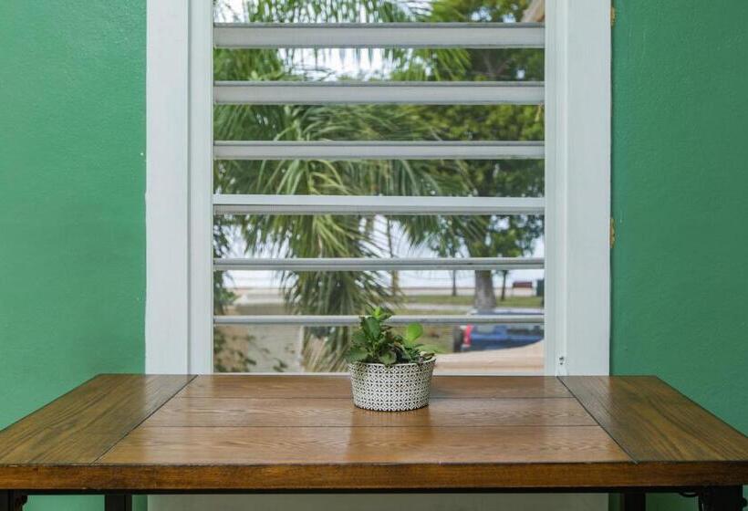 Deluxe Suite Sea View, Victoria House