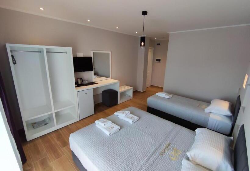 Camera Tripla Classica con Balcone, Villa Primo Opus