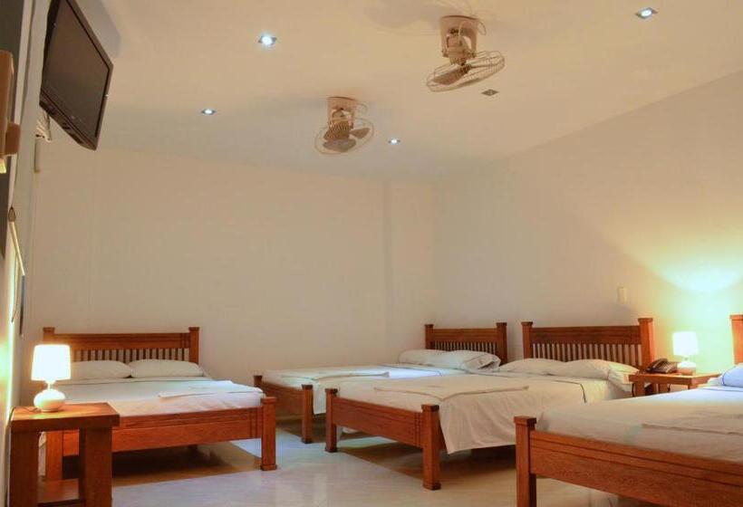 غرفة قياسية رباعية, La Gran Esquina