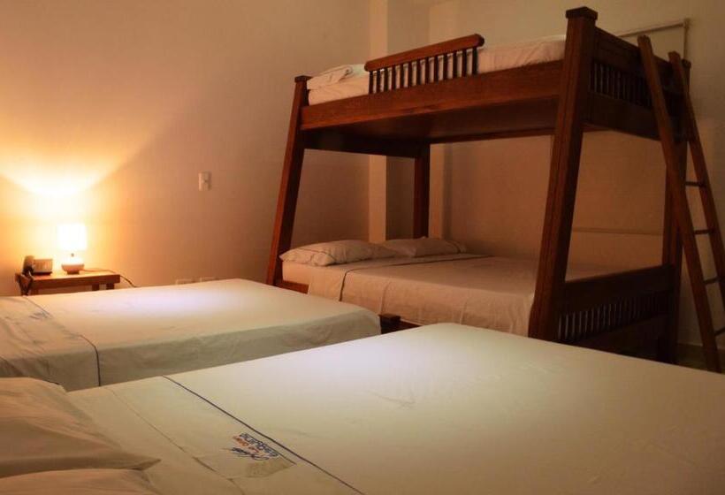 غرفة قياسية رباعية, La Gran Esquina