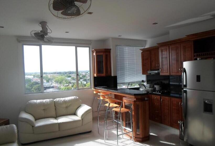 جناح عائلي, La Gran Esquina