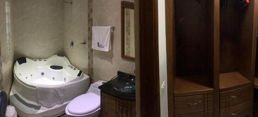 جناح عائلي, La Gran Esquina