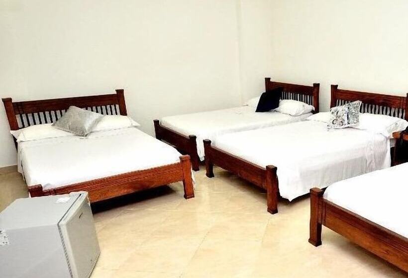 غرفة قياسية رباعية, La Gran Esquina