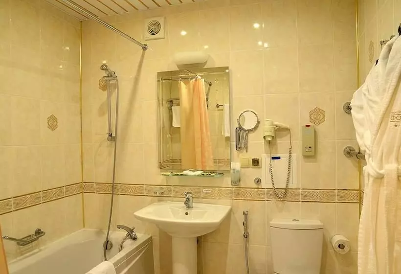 استودیوی استاندارد, Congress Hotel Forum