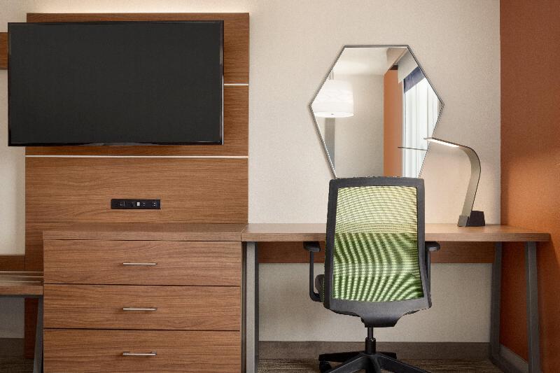 Люкс Кровать Кинг, Holiday Inn Express Hotel & Suites Auburn   University Area, An Ihg