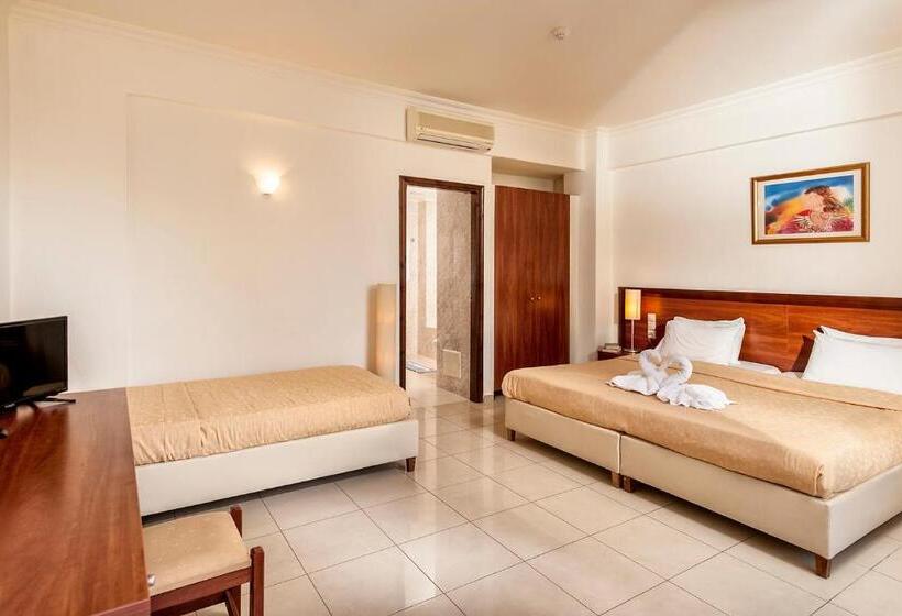 Трехместный Номер Superior, Adelais