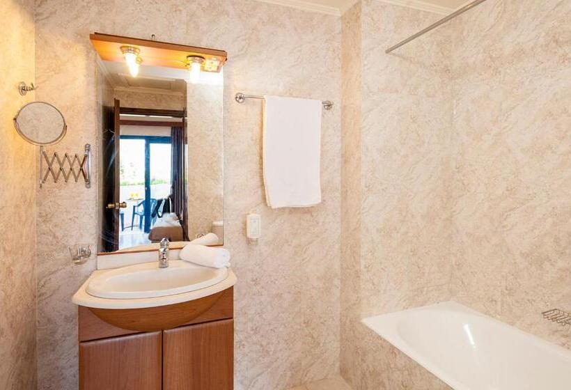 Трехместный Номер Superior, Adelais