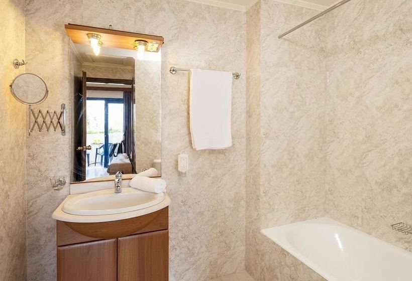 Трехместный Номер Superior, Adelais