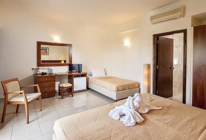 Трехместный Номер Superior, Adelais