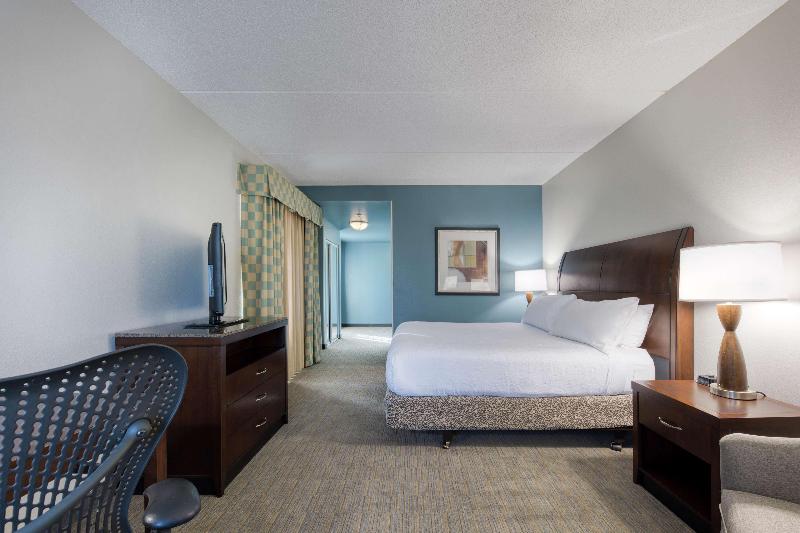 带大床的标准间, Hilton Garden Inn Durham Southpoint
