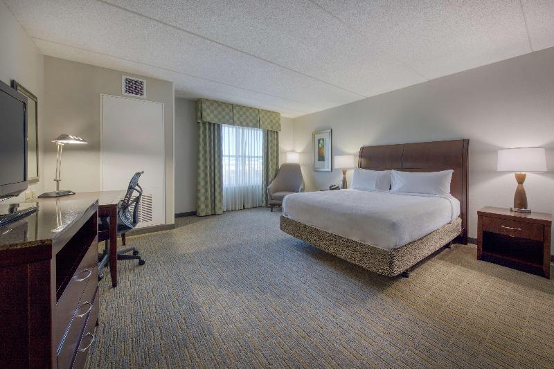 带大床的标准间, Hilton Garden Inn Durham Southpoint