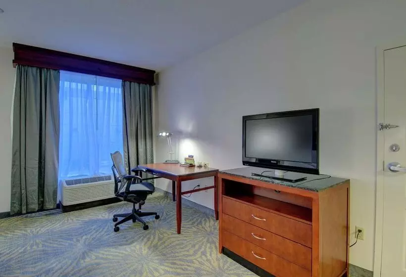 スタンダードルーム, Hilton Garden Inn Norwalk