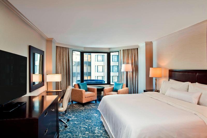 适合残疾人士使用的带超级大床的标准间, Holiday Inn Express Hotel & Suites Greensboro East, An Ihg