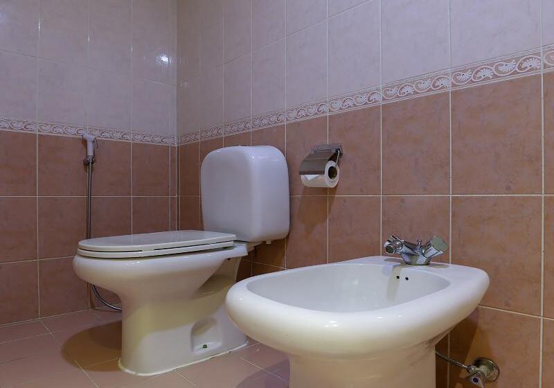 带大床的套房, Holiday Inn Express Hotel & Suites Greensboro East, An Ihg