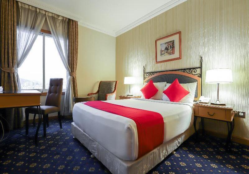 带大床的套房, Holiday Inn Express Hotel & Suites Greensboro East, An Ihg