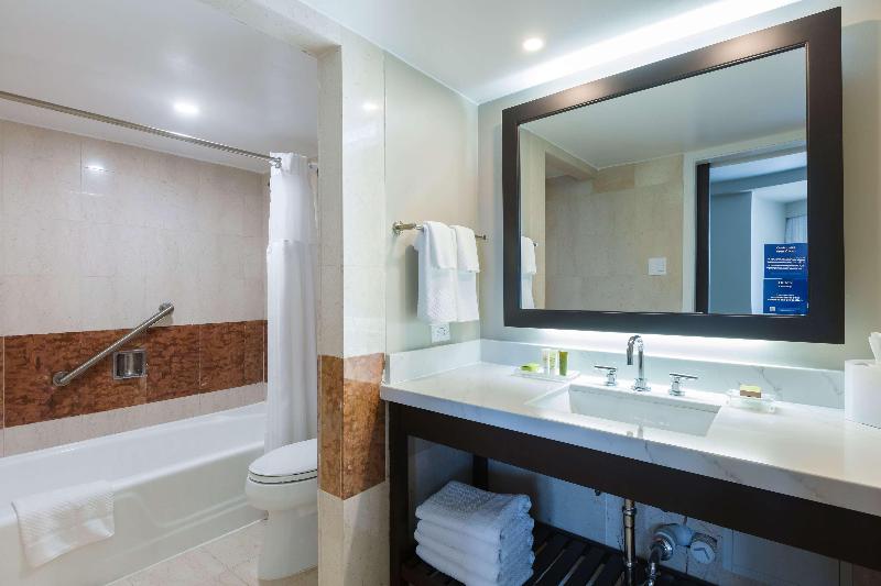 Büyük Çift Kişilik Yataklı Süit, Holiday Inn Express Hotel And Suites Athens, An Ihg
