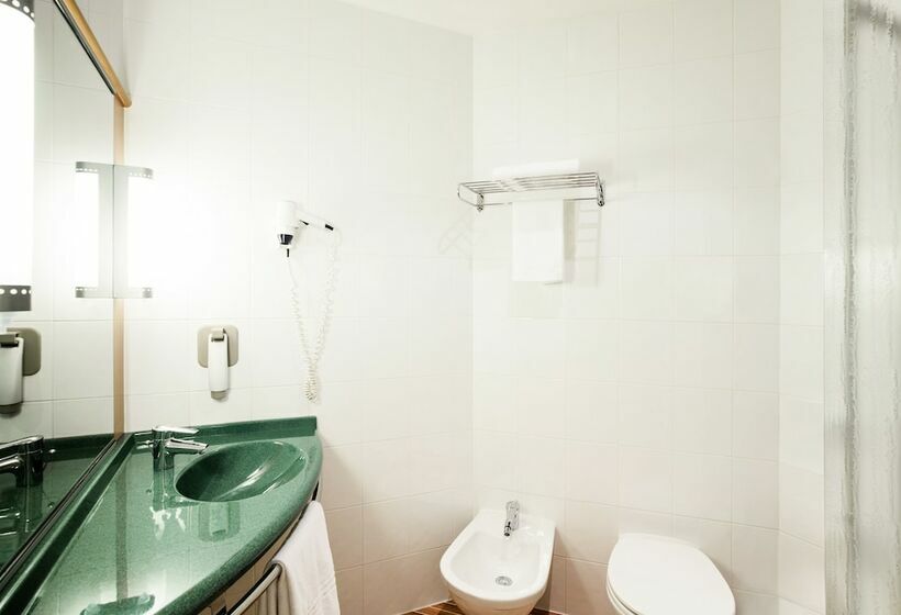 غرفة قياسية, Ibis Como