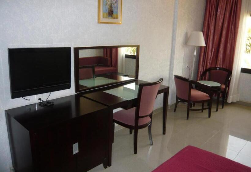 اتاق لوکس با بالکن, Le Relais