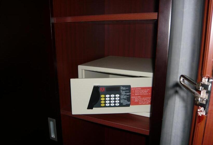 اتاق لوکس با بالکن, Le Relais