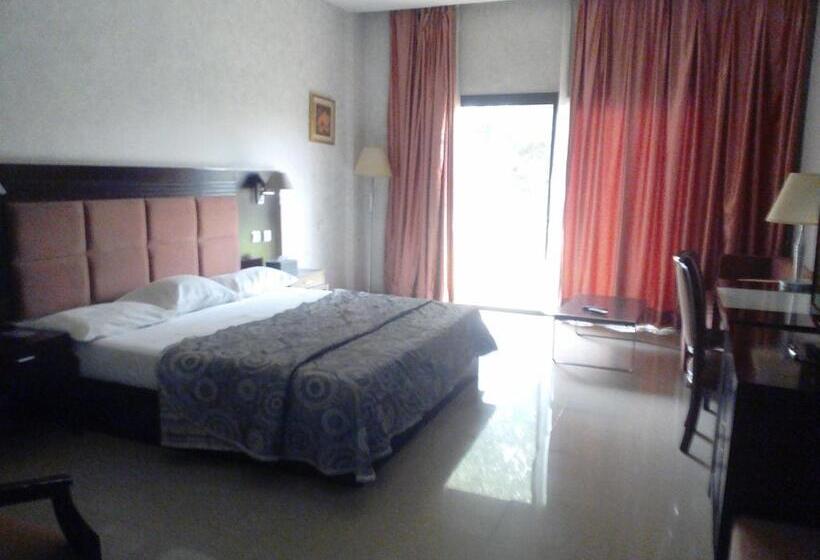 اتاق لوکس با بالکن, Le Relais