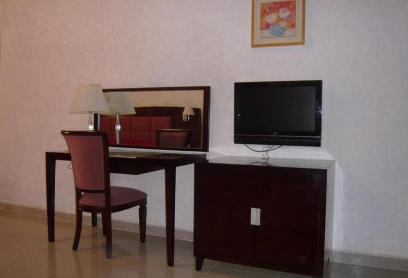 بانگلوی لوکس, Le Relais