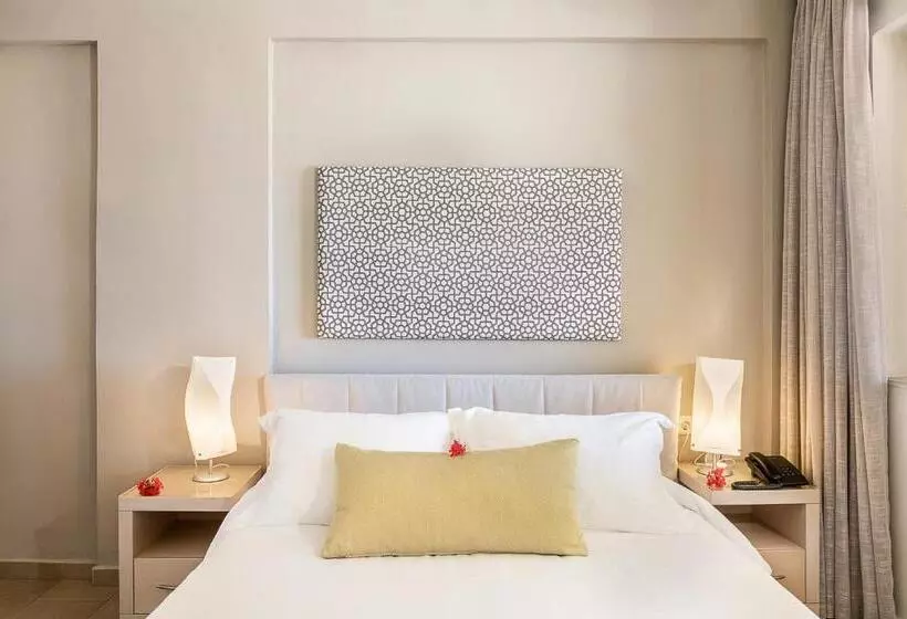 استودیوی استاندارد, Kavos Hotel & Suites