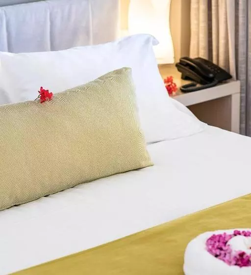 استودیوی استاندارد, Kavos Hotel & Suites