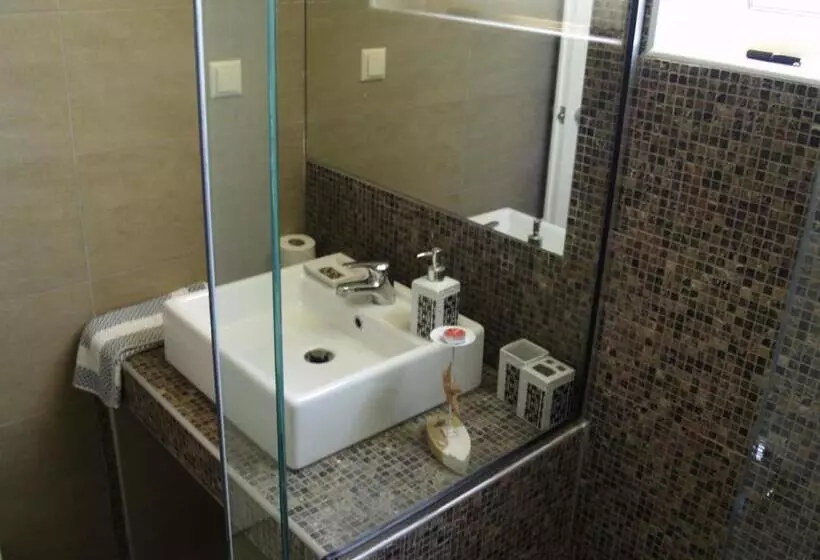 اتاق استاندارد سه تخته با چشمانداز باغ, Kavos Hotel & Suites