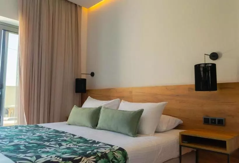 استودیوی سوپریور, Kavos Hotel & Suites