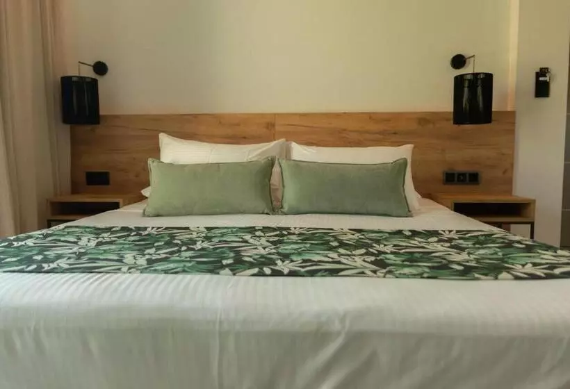 استودیوی سوپریور, Kavos Hotel & Suites
