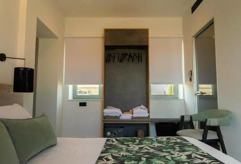 استودیوی سوپریور, Kavos Hotel & Suites