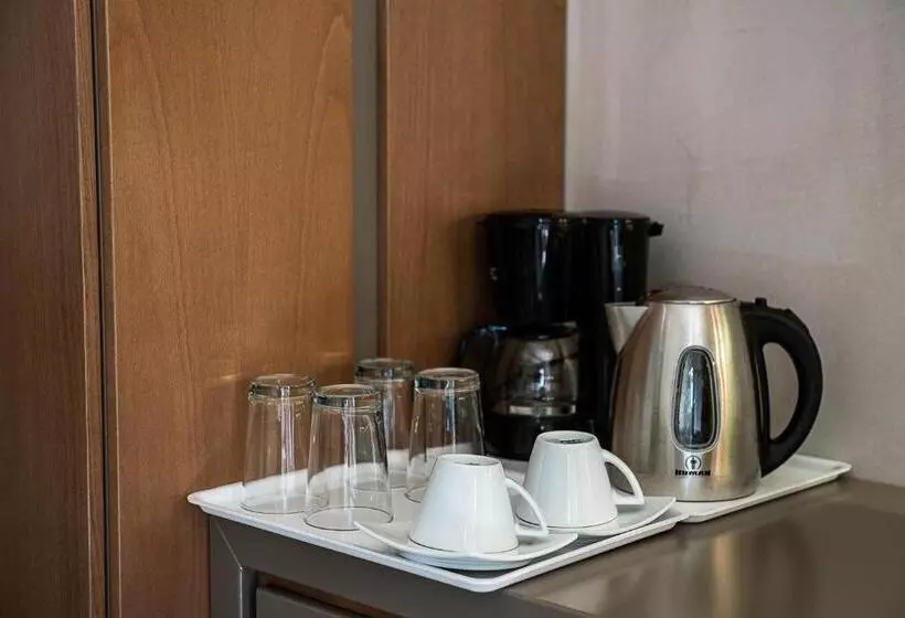 سوییت جونیور با چشمانداز دریا, Kavos Hotel & Suites